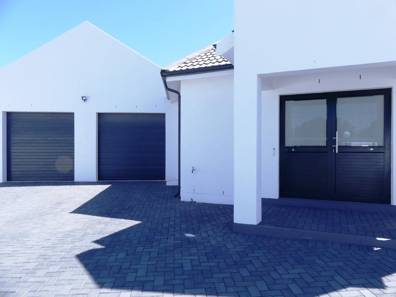 4 Bedroom Property for Sale in Golden Mile Western Cape